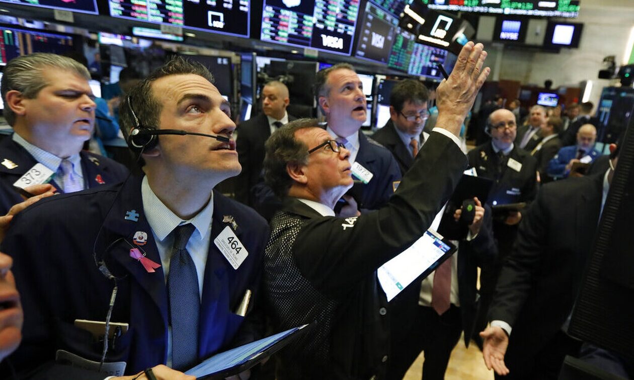 Νευρικότητα και μεικτές τάσεις στη Wall Street λόγω πληθωρισμού