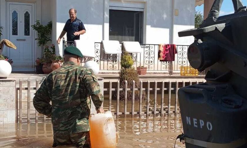 Πλημμύρες Θεσσαλία: Οι Ένοπλες Δυνάμεις αναλαμβάνουν ενεργό ρόλο στην περισυλλογή νεκρών ζώων