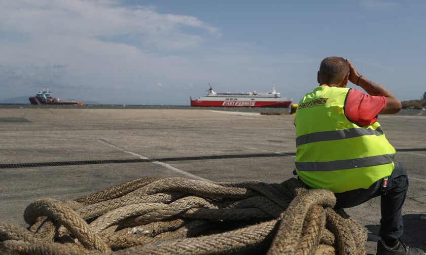 Ραφήνα: Ολοκληρώθηκε η επιχείρηση ανέλκυσης των τριών αγκυρών από τα πλοία που είχαν συγκρουστεί