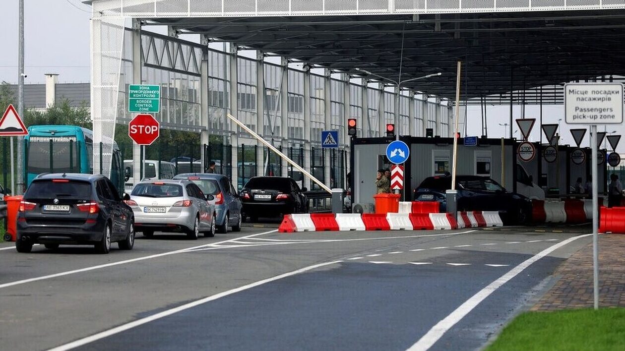 Η Πολωνία απαγόρευσε την είσοδο σε αυτοκίνητα με ρωσικές πινακίδες