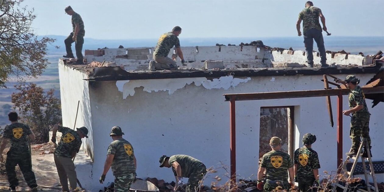 Οι Εθνοφύλακες Τραϊανούπολης ξαναχτίζουν εκκλησάκι στον Έβρο που καταστράφηκε από τις φωτιές