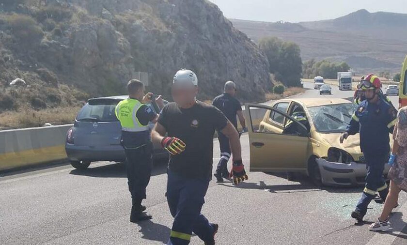 Κρήτη: Σοβαρό τροχαίο στον ΒΟΑΚ – Μία γυναίκα εγκλωβίσθηκε στο αυτοκίνητό της