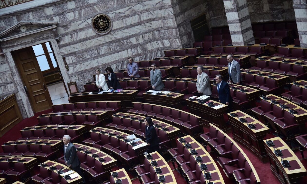 Βουλή: Ενός λεπτού σιγή για τους νεκρούς Έλληνες  στη Λιβύη