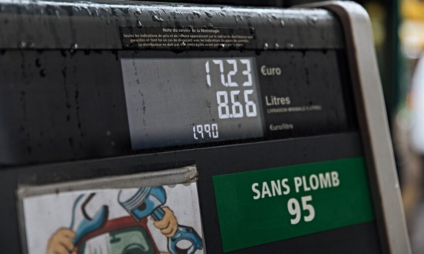 Γαλλία: Μέτρο – έκπληξη για την καταπολέμηση του πληθωρισμού στα καύσιμα