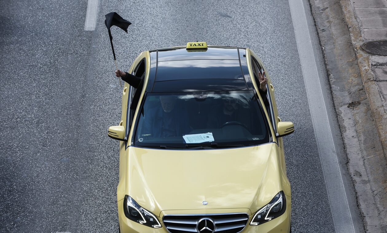 Ξεσπά ο πρόεδρος του ΣΑΤΑ για τις παράνομες πιάτσες ταξί - Τι καταγγέλλει μέσω του Newsbomb.gr