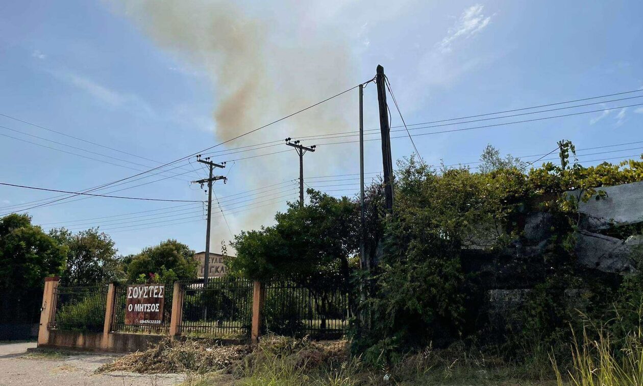 Υπό μερικό έλεγχο τέθηκε η φωτιά στο Αγρίνιο: Καίει σε χαμηλή βλάστηση κοντά στο ΔΑΚ