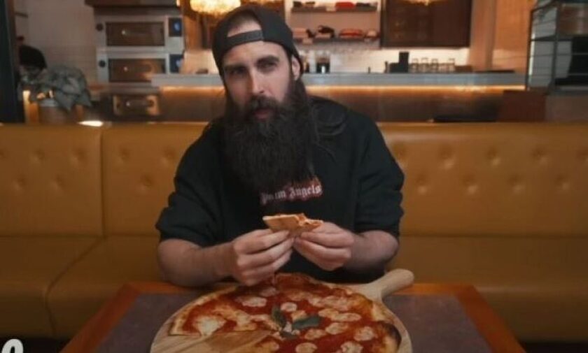 YouTuber έφαγε 48 κομμάτια πίτσα και έκανε σμπαράλια το ρεκόρ στο εστιατόριο του Gordon Ramsay