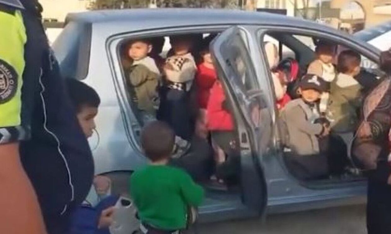 Ουζμπεκιστάν: Διευθύντρια νηπιαγωγείου «στοίβαξε» 25 παιδιά σε ένα μικρό ΙΧ