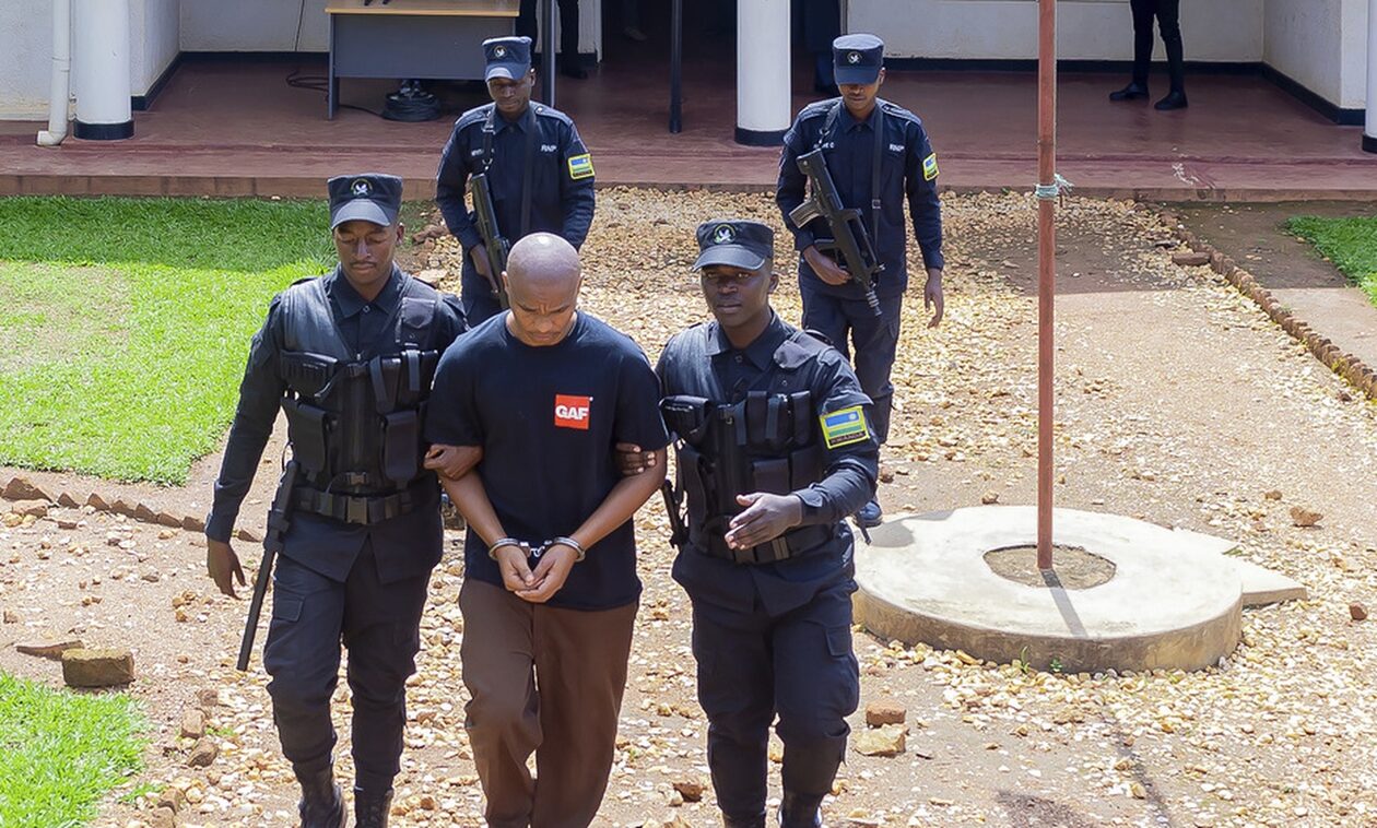 Ρουάντα: Kατηγορείται για 14 ανθρωποκτονίες και δηλώνει ότι «έμαθε να σκοτώνει» βλέποντας ταινίες
