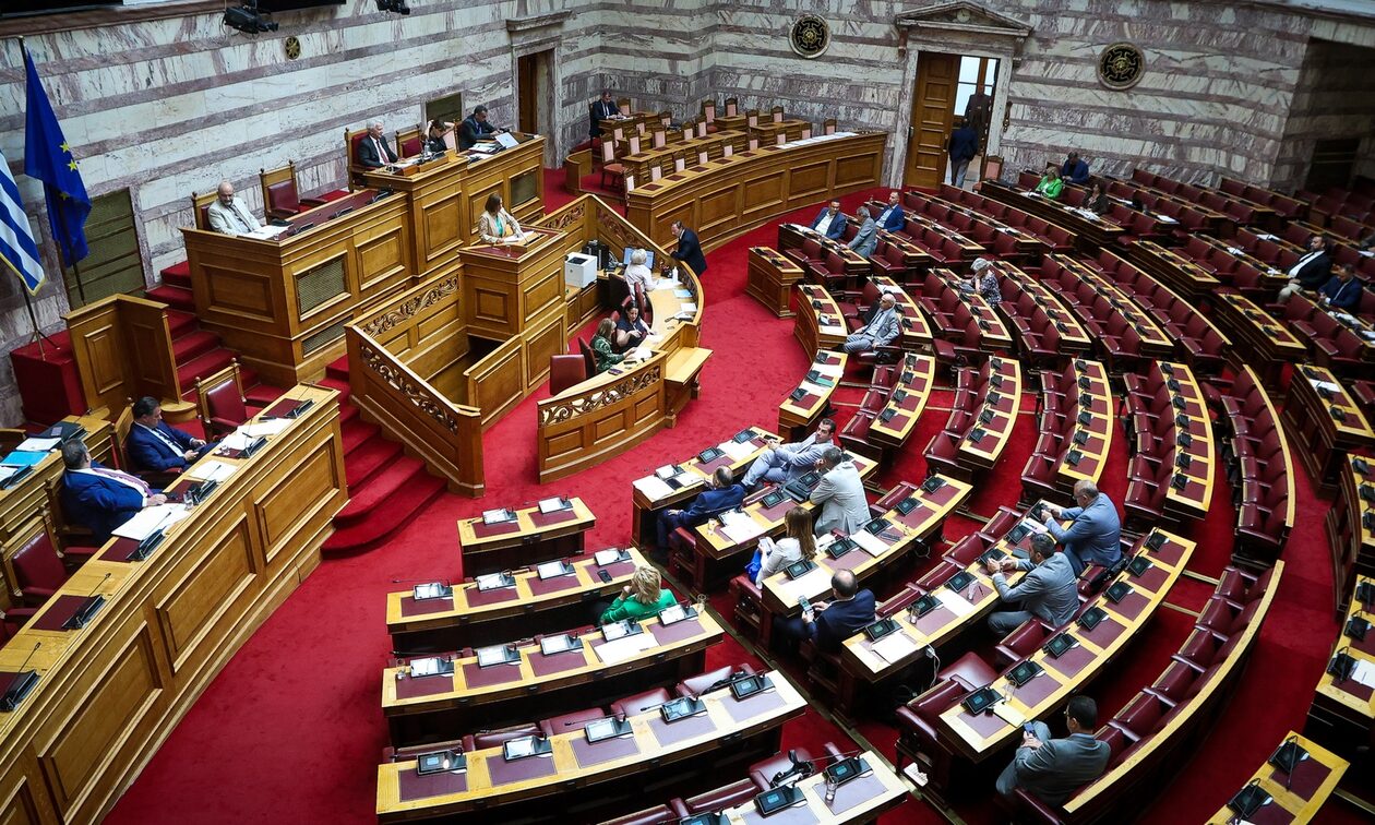 Χαμός στη Βουλή με Γεωργιάδη, Πλεύρη και Τζάκρη για το «κρατίδιο» του Στέφανου Κασσελάκη