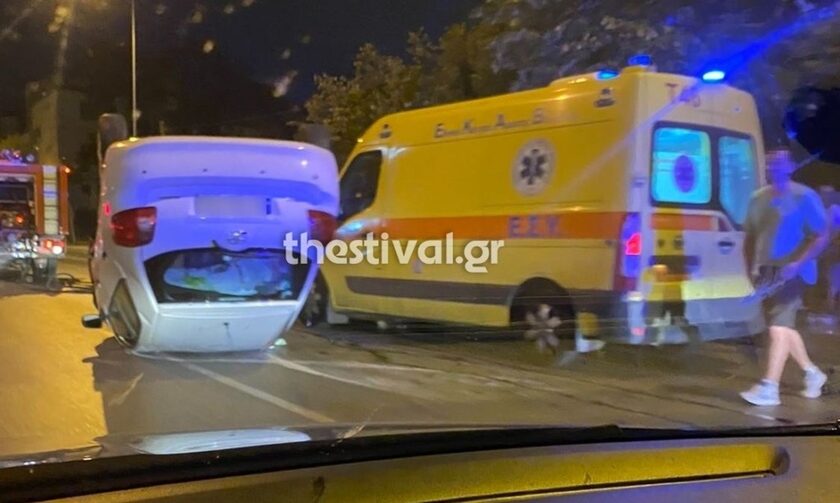 Θεσσαλονίκη: Αυτοκίνητο τούμπαρε αυτοκίνητο μετά από σύγκρουση με άλλο