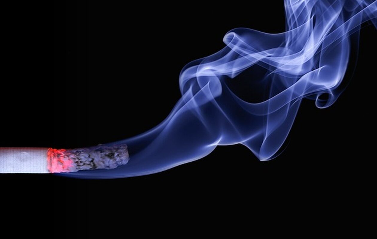 Βρετανία: Η κυβέρνηση θέλει να απαγορεύσει την πώληση τσιγάρων στην επόμενη γενιά