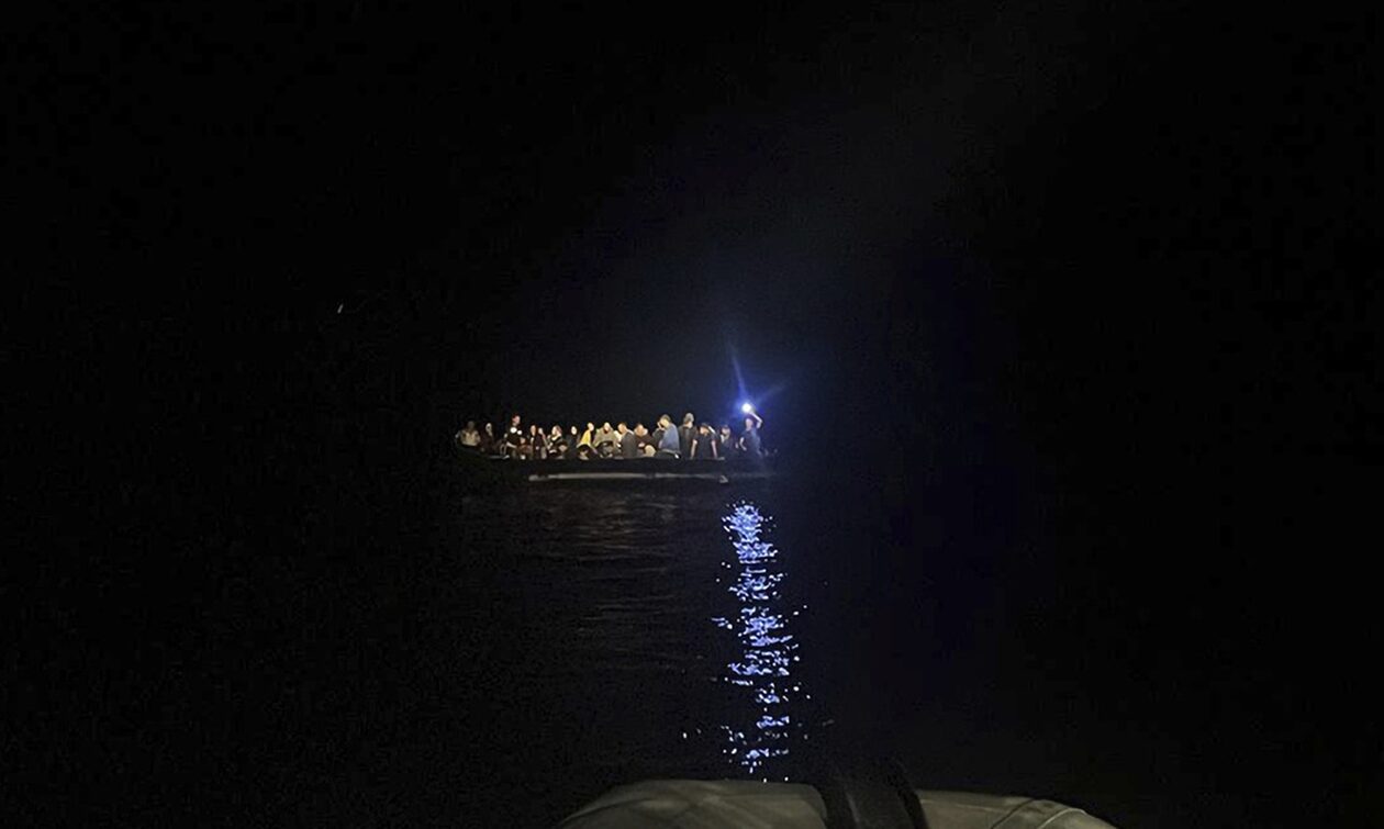 Λίβανος: Ο στρατός διέσωσε 27 Σύρους μετανάστες που κινδύνευσαν όταν βυθίστηκε το πλοιάριό τους
