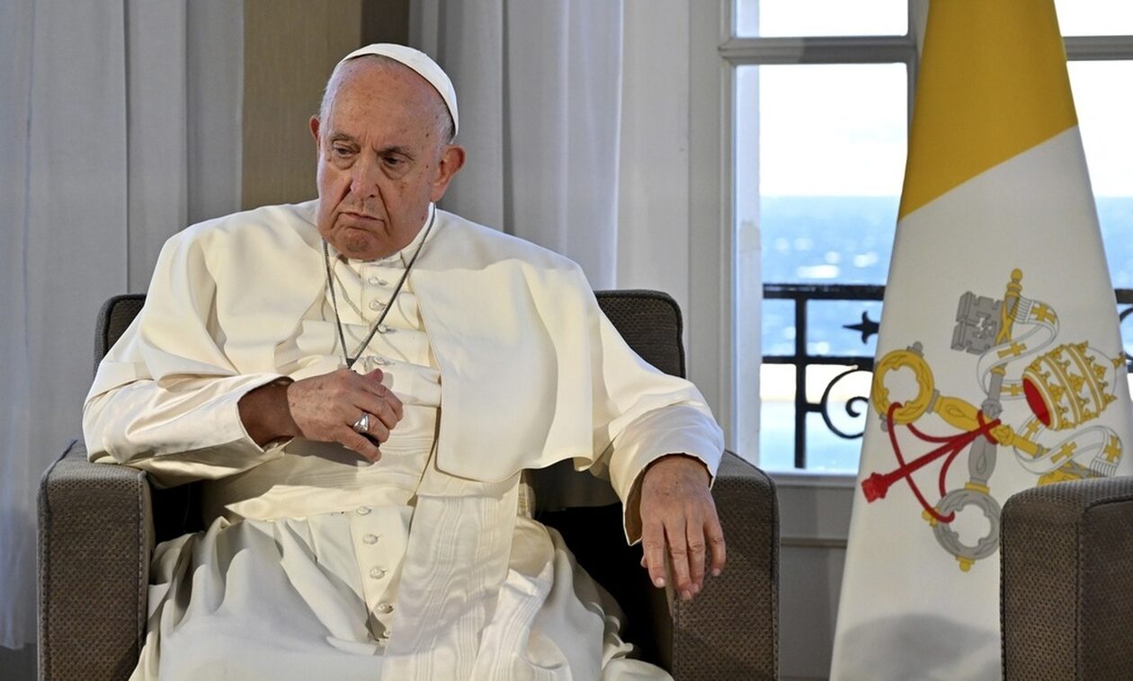 Η συγκίνηση του πάπα Φραγκίσκου όταν είδε τη φωτογραφία ενός βρέφους στη Λαμπεντούζα