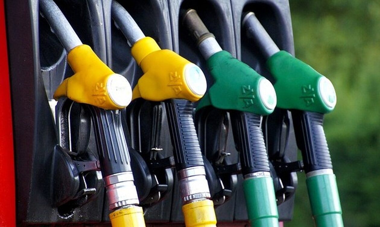 Ξεπέρασε τα 2 ευρώ η τιμή της βενζίνης:  Σε απόγνωση οι οδηγοί - Δυσοίωνες οι προβλέψεις