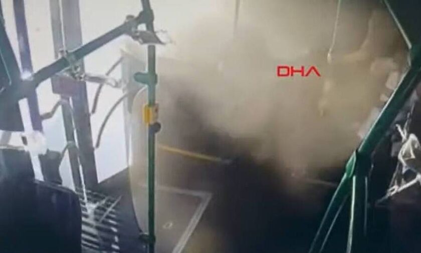 Τουρκία: Βίντεο σοκ από σοβαρό τροχαίο με λεωφορείο - Πετάχτηκαν στον αέρα οι επιβάτες