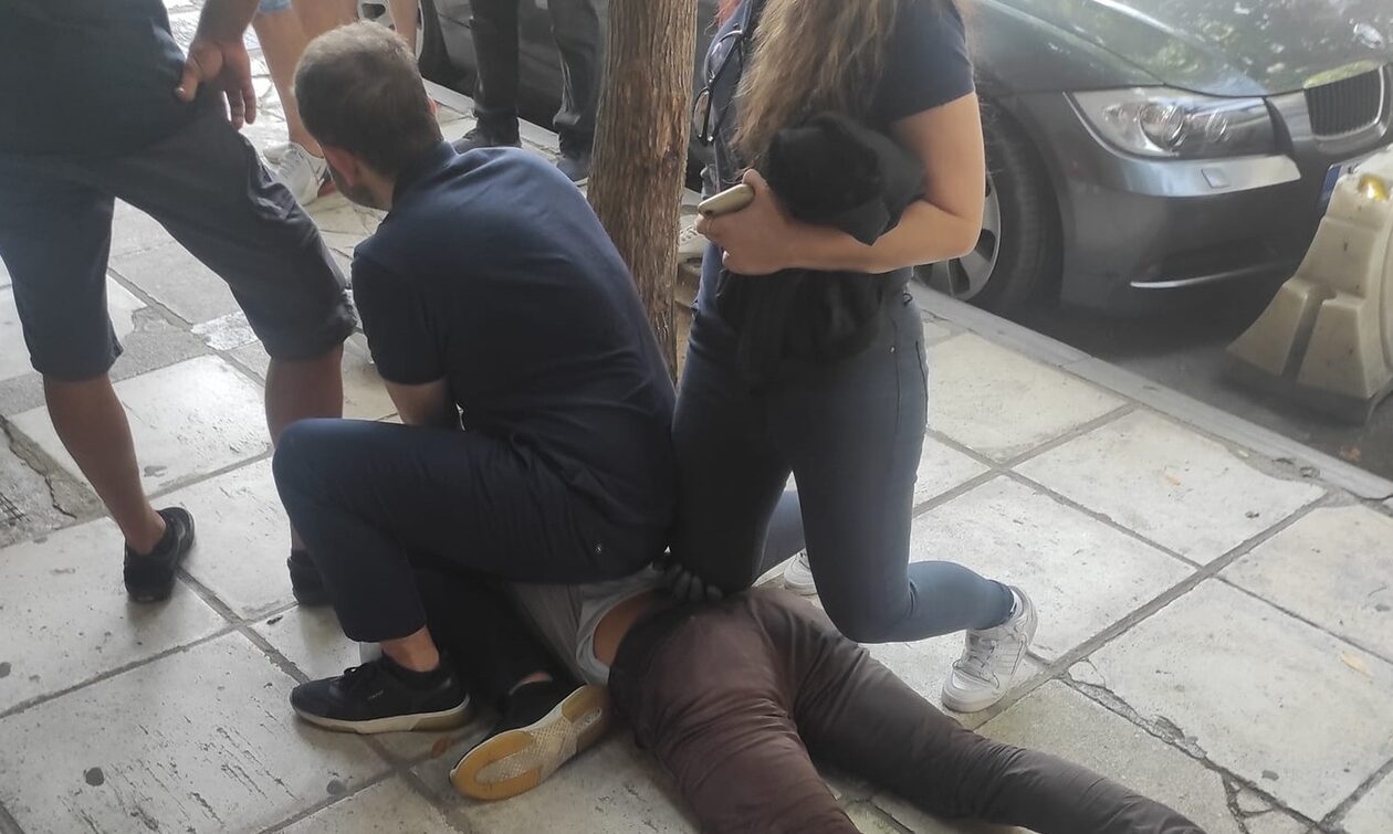 Θεσσαλονίκη: Ένοπλη ληστεία σε χρυσοχοείο - Περαστικοί συνέλαβαν τον δράστη