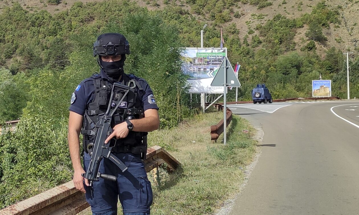 Κόσοβο: 30 ένοπλοι μασκοφόροι οχυρώθηκαν σε μονή στο Μπάνισκο - Πυροβολούν και έχουν βαρύ οπλισμό