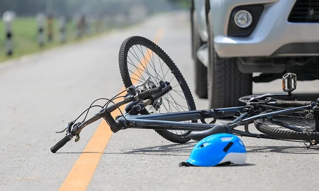 Λάρισα: Τροχαίο με ανήλικο - Αυτοκίνητο παρέσυρε 13χρονο ποδηλάτη