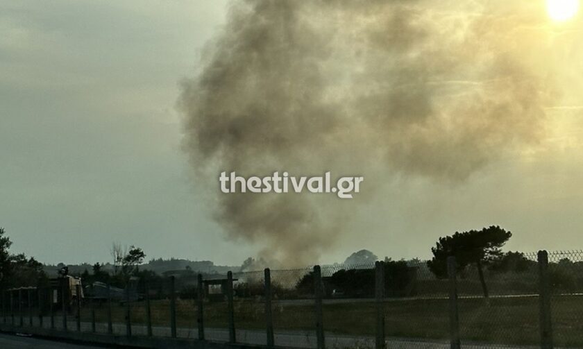 Συναγερμός στη Θεσσαλονίκη: Φωτιά κοντά στην 113 Πτέρυγα Μάχης