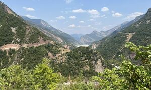 Καρπενήσι: Τα παραμυθένια χωριά της Ευρυτανίας - Από την Σαρκίνη, στις Κορυσχάδες και το Μικρό Χωριό