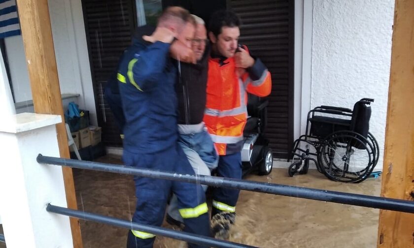 Στην Εύβοια ο Κικίλιας - Κατέφτασαν ομάδες διάσωσης από τη Θεσσαλία και τη Στερεά