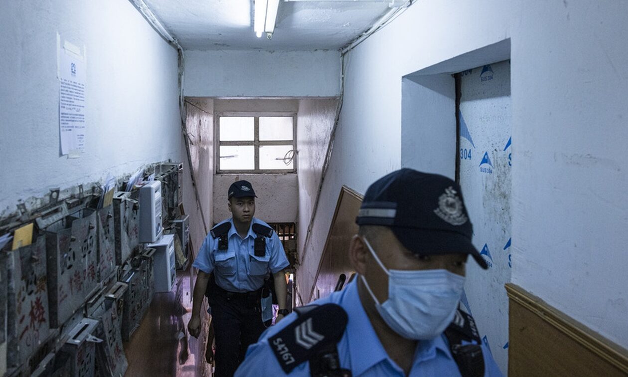 Mεγάλη επιχείρηση κατά της κινεζικής μαφίας στο Χονγκ Κονγκ: 83.000 αστυνομικοί και 6.400 συλλήψεις