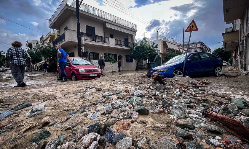Βόλος: Εικόνες αποκάλυψης σε όλη την πόλη – Βούλιαξε στη λάσπη, προβλήματα με το νερό