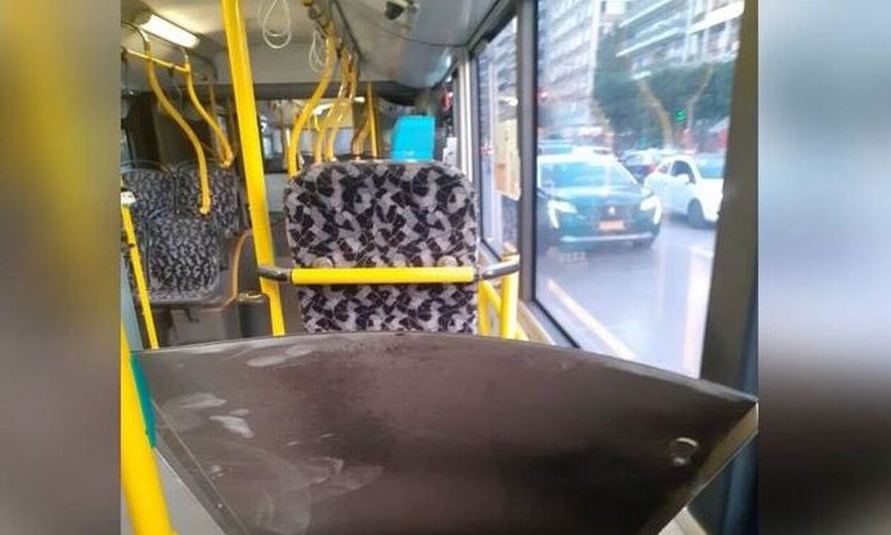 Θεσσαλονίκη: Κομμάτι από την οροφή λεωφορείου έπεσε πάνω σε επιβάτιδα