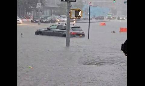 Νέα Υόρκη: Καταιγίδα μετέτρεψε σε ποτάμια τους δρόμους - Εικόνες χάους (vid)