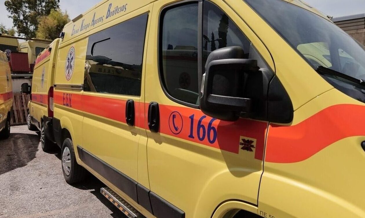 Eύβοια: 92χρονος εισέβαλε με το αυτοκίνητο του σε λαϊκή - Έπεσε σε πάγκους και τραυμάτισε 3χρονο