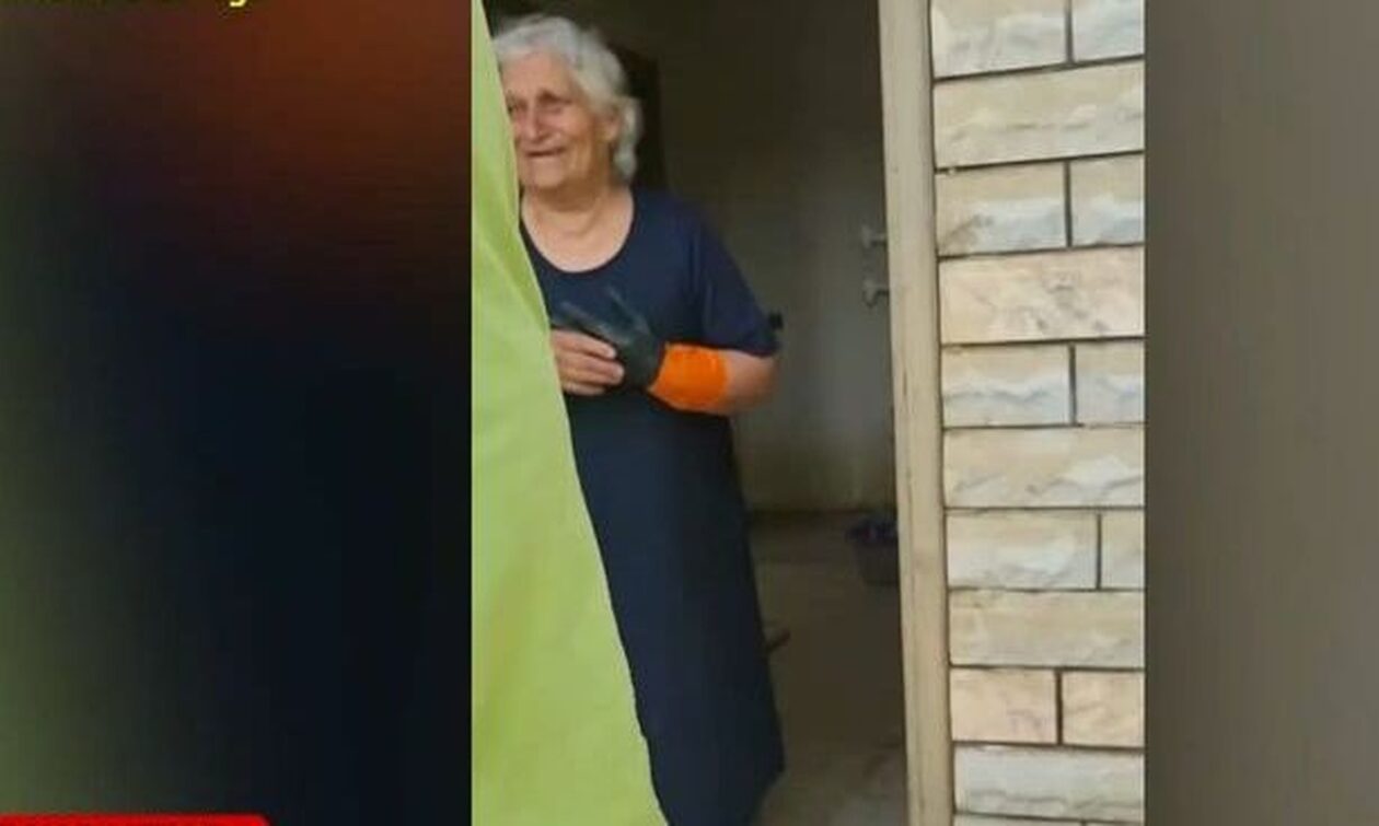 Παλαμάς: Συγκλονίζει η γιαγιά που ζει στο πλημμυρισμένο σπίτι με την 6 μηνών εγγονή της