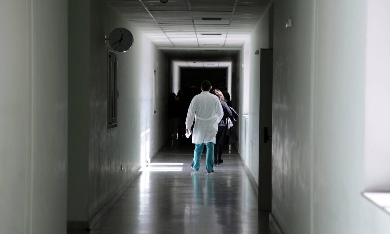Θεσσαλονίκη: Ογκολόγος ζητούσε φακελάκια έως 1.500 ευρώ από καρκινοπαθείς για επίσπευση χειρουργείου