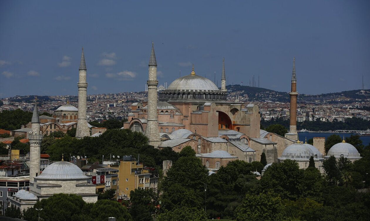 Αγία Σοφία: Σήμα κινδύνου από Τούρκο ιστορικό - «Αν δεν κλείσει, θα καταρρεύσει»