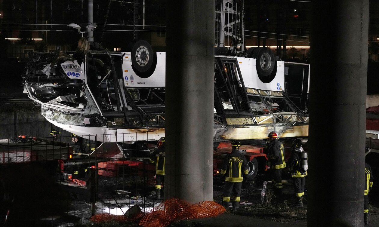 Ιταλία: Τα μοιραία δευτερόλεπτα της πτώσης του λεωφορείου – Τα τρία σενάρια της τραγωδίας