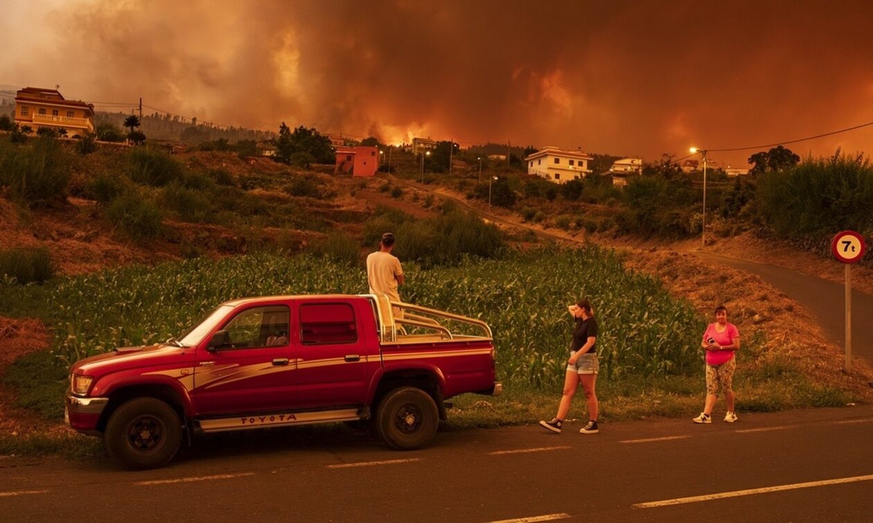 Ισπανία: Μεγάλη φωτιά στην Τενερίφη – Απομακρύνθηκαν 3.000 κάτοικοι