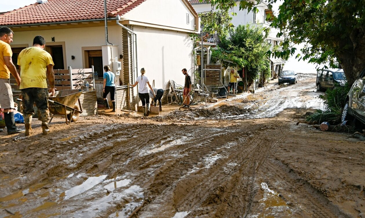Πλημμύρες: Συναγερμός για το επικίνδυνο «κοκτέιλ» χημικών στα μολυσμένα νερά των πληγεισών περιοχών
