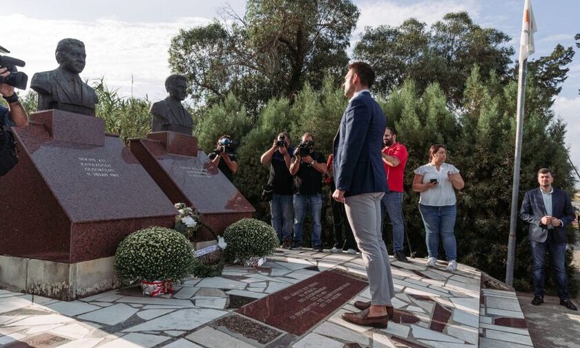 Ο Στέφανος Κασσελάκης κατέθεσε στεφάνι στο μνημείο Ηρωομαρτύρων Μισιαούλη και Καβάζογλου