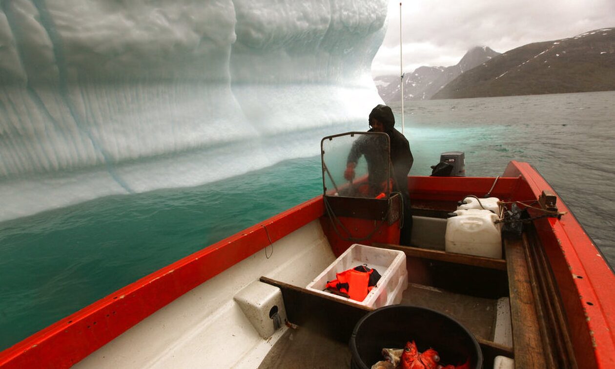 Κινδυνεύουν οι Ινουίτ της Γροιλανδίας: Λιώνουν οι πάγοι στα φιορδ λόγω κλιματικής αλλαγής