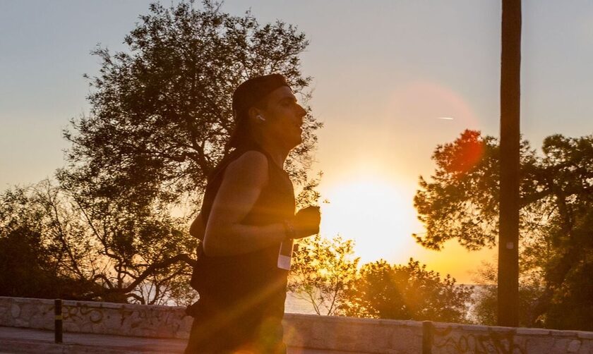 Night Run Vouliagmeni: Ο πιο ειδυλλιακός αγώνας δρόμου στο golden hour της Αθηναϊκής Ριβιέρας