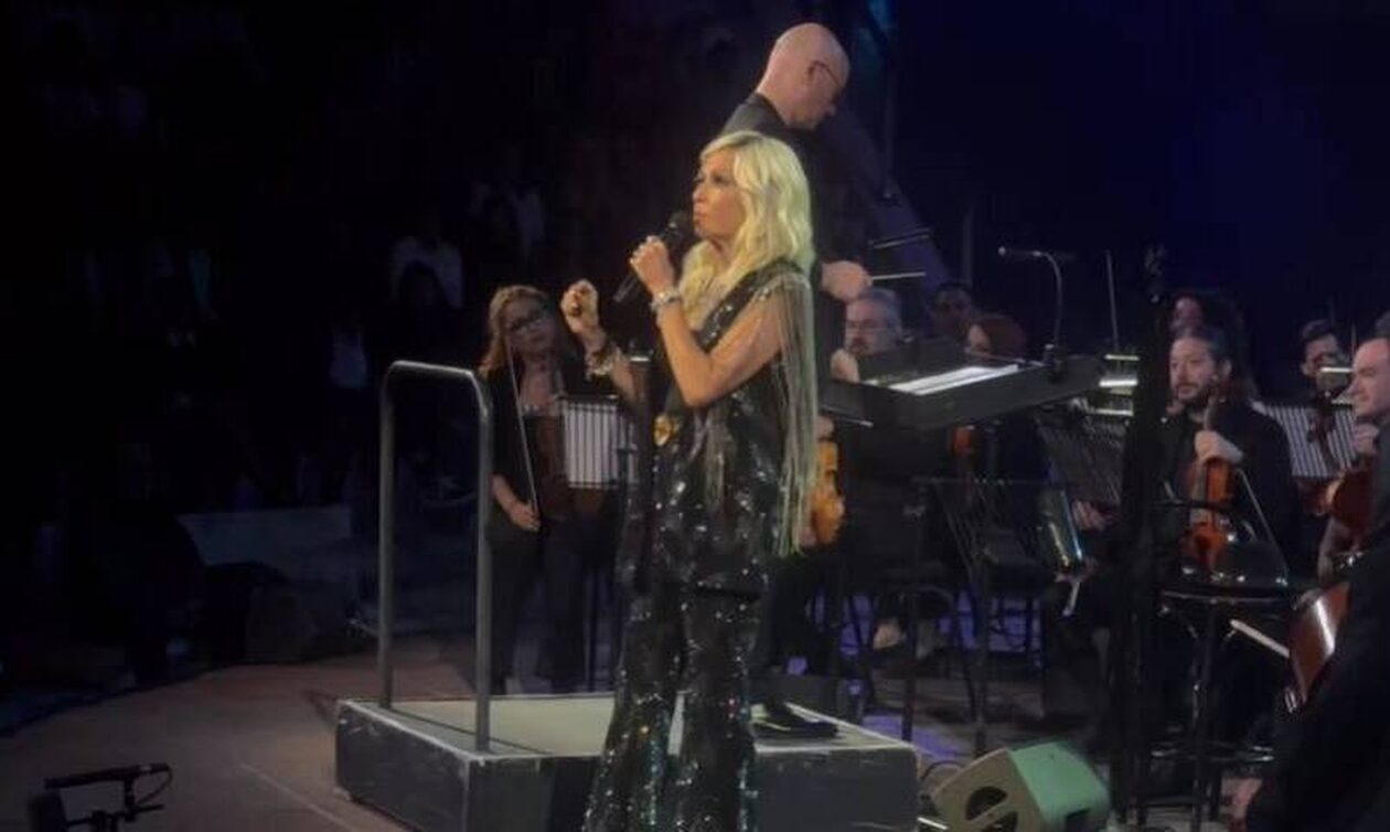 Άννα Βίσση: Αφιέρωσε τραγούδι στη Μαίρη Χρονοπούλου στη συναυλία στο Ηρώδειο