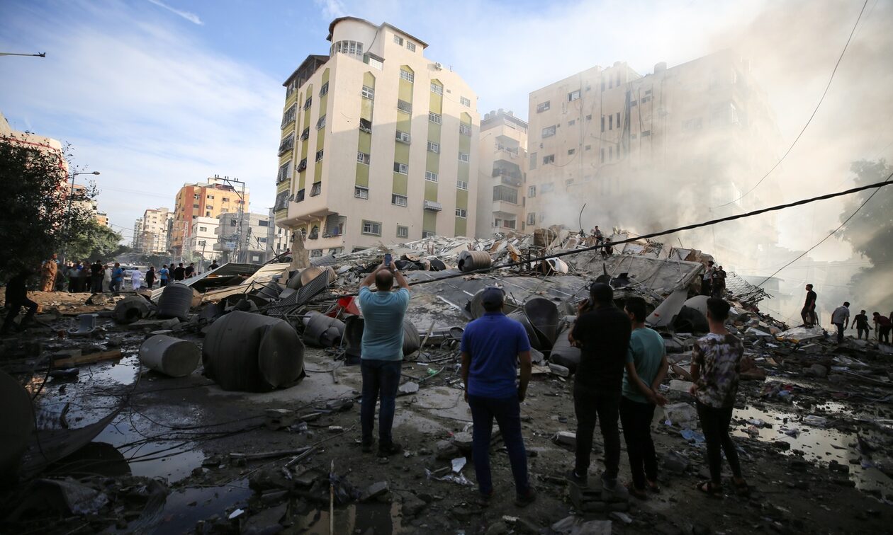 Πόλεμος στο Ισραήλ: Κτήριο κατέρρευσε στο Τελ Αβίβ από χτύπημα πυραύλου