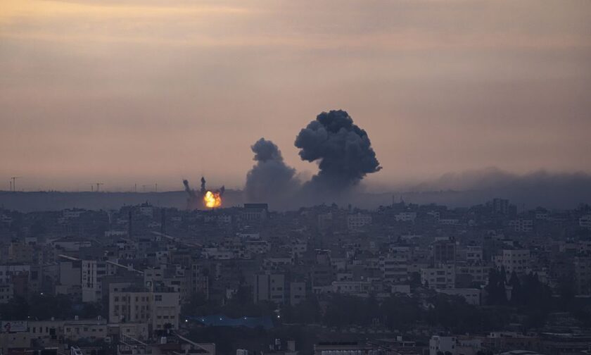 Αεροσκάφη του Ισραήλ βομβαρδίζουν και ισοπεδώνουν κτήρια στη Γάζα – Συγκλονιστικά βίντεο