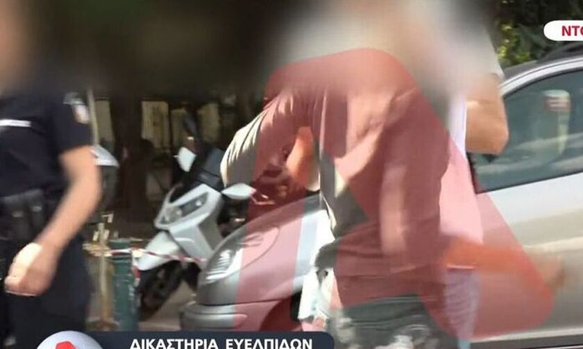 Δικαστήρια Ευελπίδων: Κρατούμενη απώθησε αστυνομικούς -Βίντεο ντοκουμέντο από την απόπειρα απόδρασης