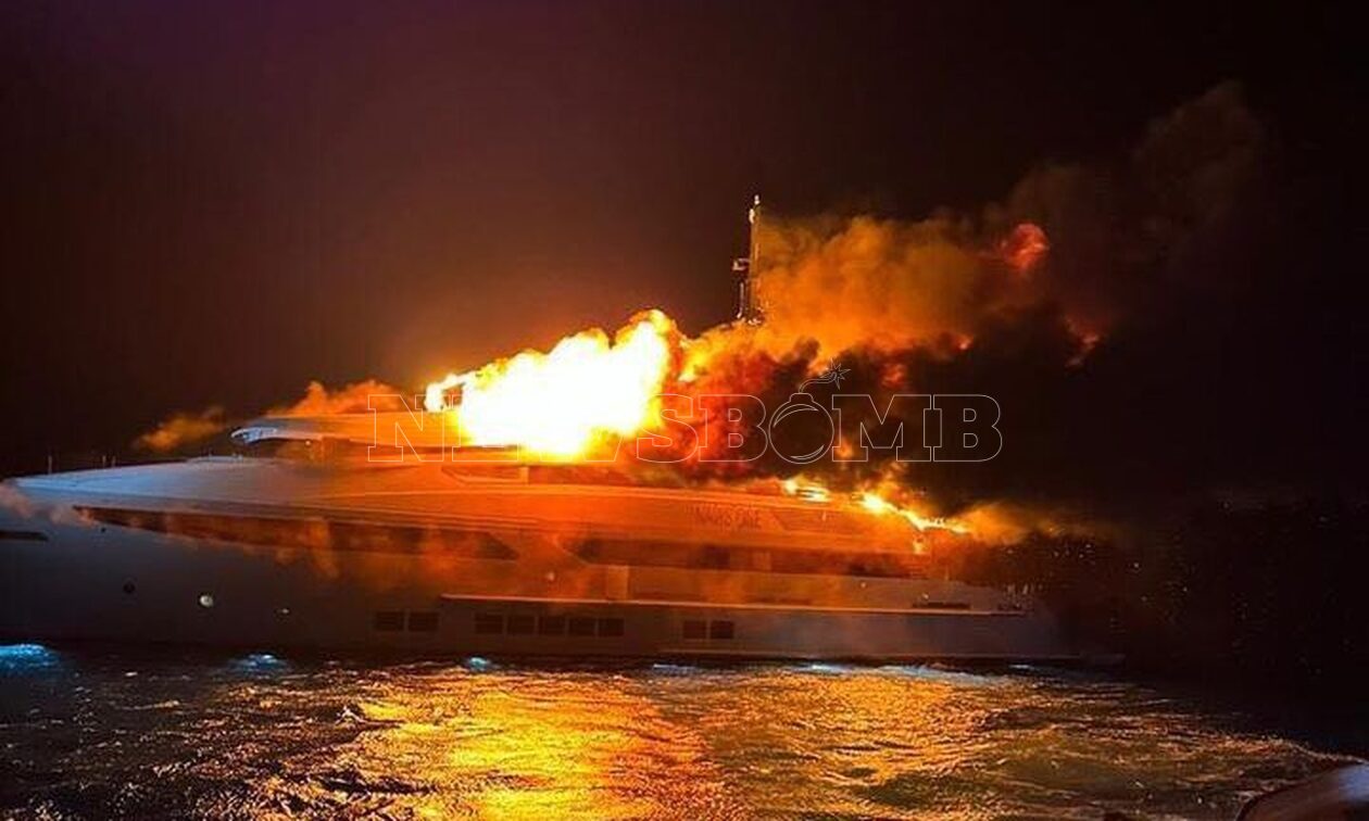 Κουφονήσια: Φλέγεται θαλαμηγός - Μαρτυρία κατοίκου στο Newsbomb.gr - «Το σκάφος έχει λιώσει»
