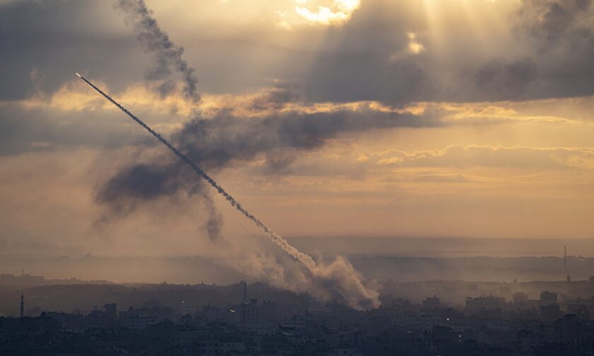 Πόλεμος στο Ισραήλ: Η στιγμή που ο «Iron Dome» εξουδετερώνει τις ρουκέτες της Χαμάς