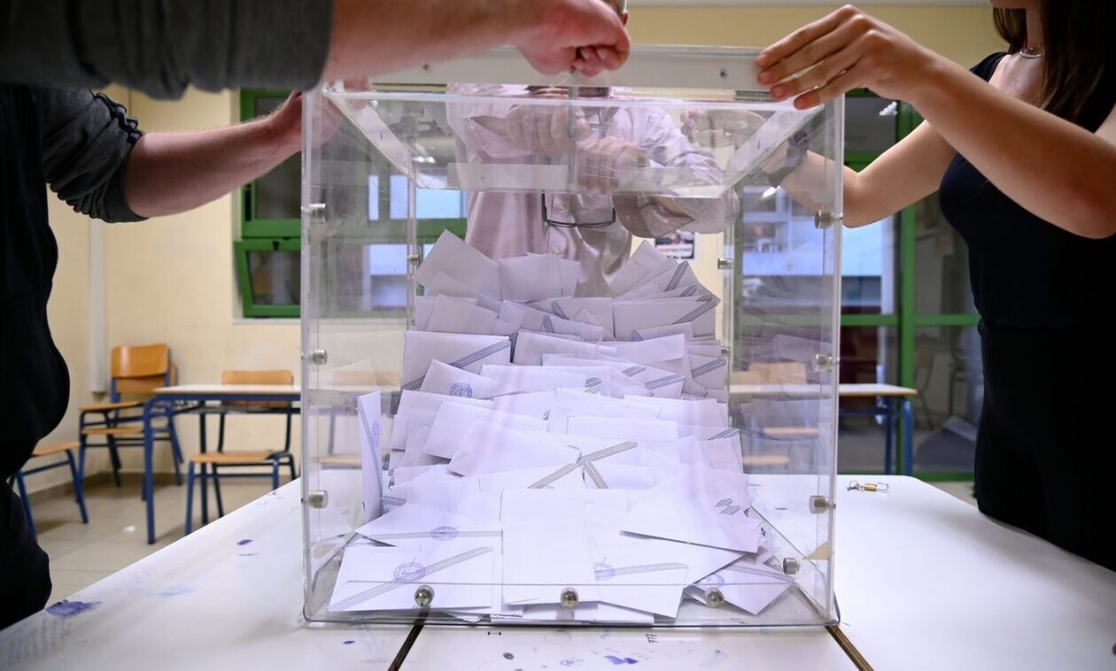 Αυτοδιοικητικές εκλογές - Λάρισα: Βρέθηκε φάκελος με 175 ευρώ ανάμεσα σε ψηφοδέλτια