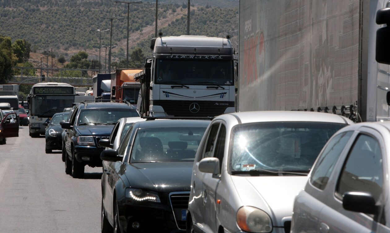 Κίνηση στους δρόμους: Ακινητοποιημένο όχημα στη Λεωφόρο Αθηνών - Μποτιλιάρισμα στο Χαϊδάρι