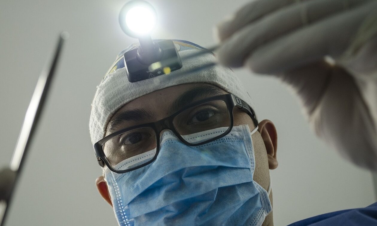 Ηλιούπολη: Δήλωνε οδοντίατρος αλλά ήταν… οδοντοτεχνίτης - Τι καταγγέλλουν θύματά του