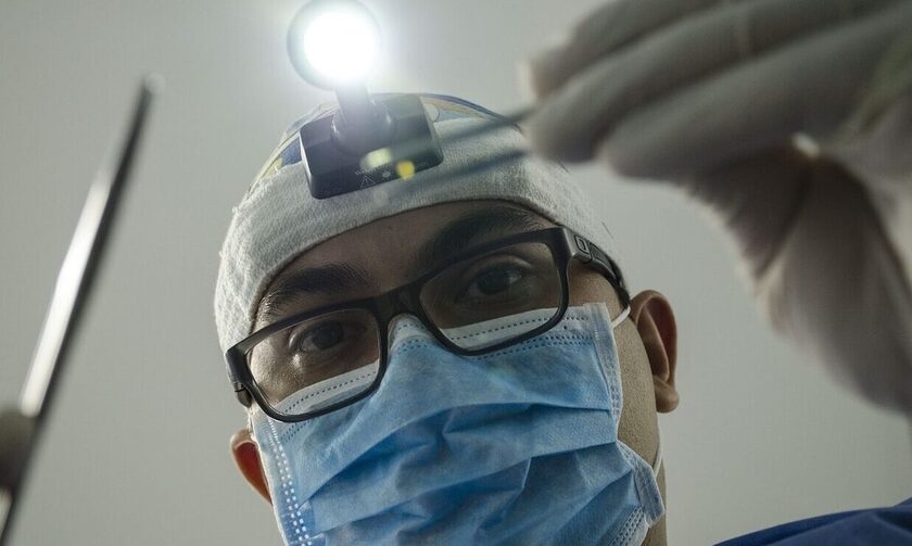 Ηλιούπολη: «Έπεφταν αμέσως τα σφραγίσματα» - Ξεσπούν θύματα του «μαϊμού» οδοντίατρου